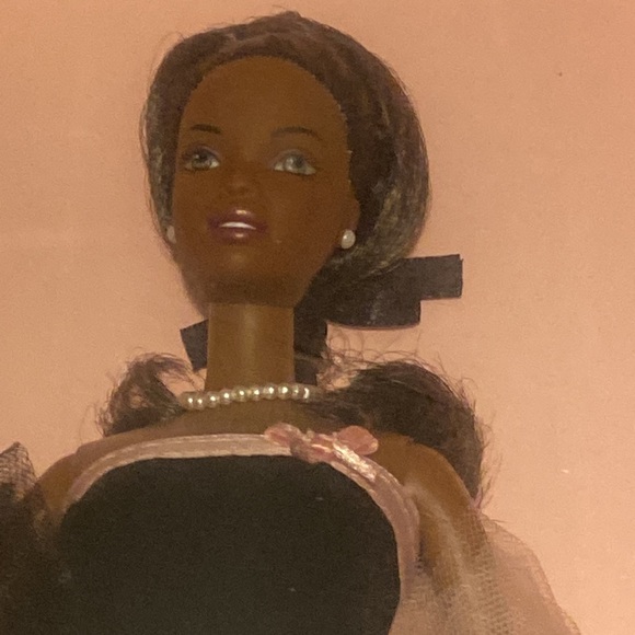 Timeless Silhouette African American Barbie include dress necklace gloves stand - Picture 3 of 8